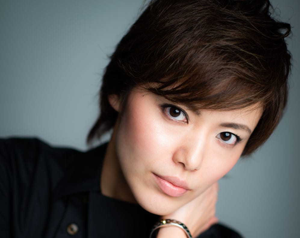 プラスアクト11月号（10月12日発売）に雪組・彩凪翔さんが登場