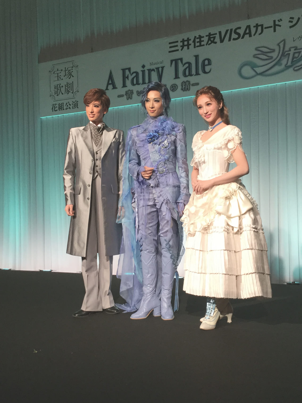 宝塚歌劇 花組公演 A Fairy Tale 青い薔薇の精 シャルム 制作発表会 Wani Bookout ワニブックスのwebマガジン ワニブックアウト