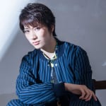 プラスアクト1月号（12月12日発売）に雪組・縣 千さんが登場！