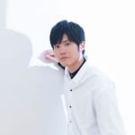 【INTERVIEW】舞台『ボクの穴、彼の穴。W』で初めての二人芝居に挑む上川周作。相手役の井之脇海とともに演じるのは、戦場に残された敵対する二人の若い兵士。上川は本作にどう向き合ったのか、そして自身の芝居への思いについても伺った。