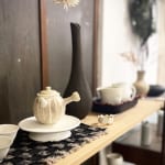 「ホッコリ味わい系」が今の台湾クラフトの特徴。作家ものの茶道具が並ぶ、ギャラリーが融合したお茶屋さん