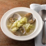 「春野菜」のごちそうスープレシピ２選｜煮込み５分の春キャベツ×アサリのスープと、ミキサーいらずの冷製ビシソワーズ